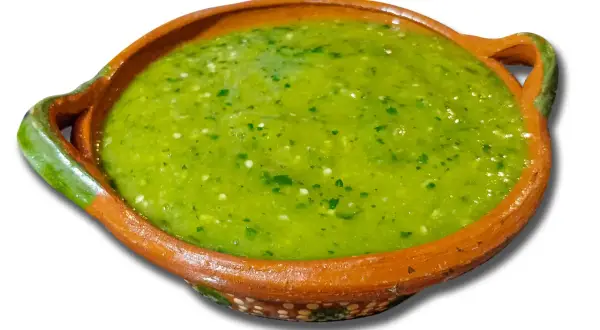 En skål med grön salsa, perfekt för ditt nästa salsa recept.
