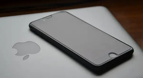 Jak włączyć iPhone po rozładowaniu - proste kroki, które zadziałają