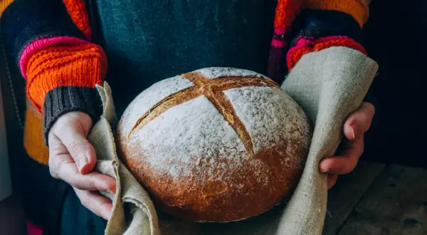 Irlandzki chleb sodowy: przepis bez drożdży i zakwasu w 60 min!