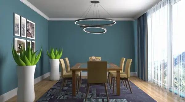 Salle à manger moderne avec table en bois, chaises jaunes et tapis graphique. Le plafond blanc lumineux donne une impression de grandeur, une astuce pour agrandir la pièce.