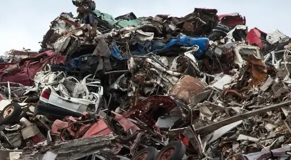 Ile za auto na złomie: Jakie są stawki w skupach złomu w Polsce?