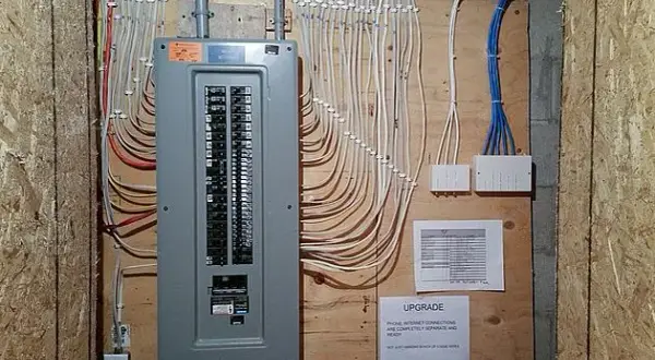 Skrzynka Elektryczna: Jak Wybrać i Zamontować? Ważne Wskazówki