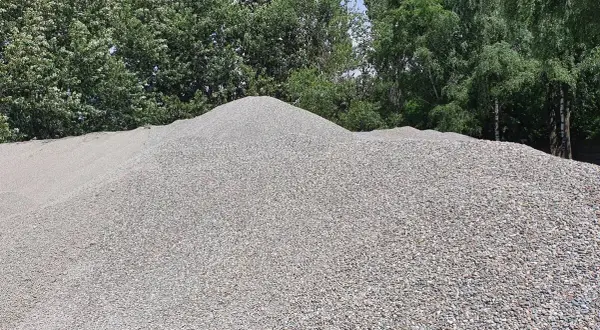Ile waży m3 żwiru 2-8 mm? Zaskakujące różnice w wadze!