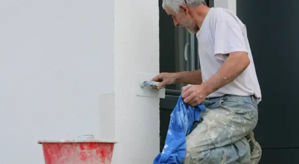 Ile kosztuje położenie tynku na elewacji? Ceny i porównanie