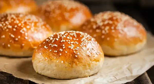 Buns burger maison : la recette moelleuse et inratable de Thibault Tanguy