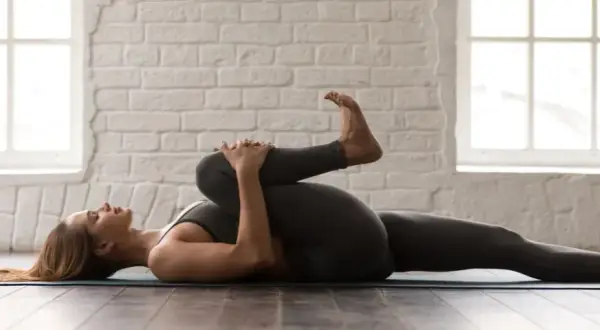 Rücken dehnen: Übungen gegen Schmerzen & für mehr Flexibilität