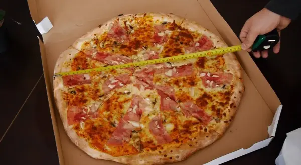 Pizza 50 cm: Dla ilu osób zamówić? Sprawdź, zanim kupisz!