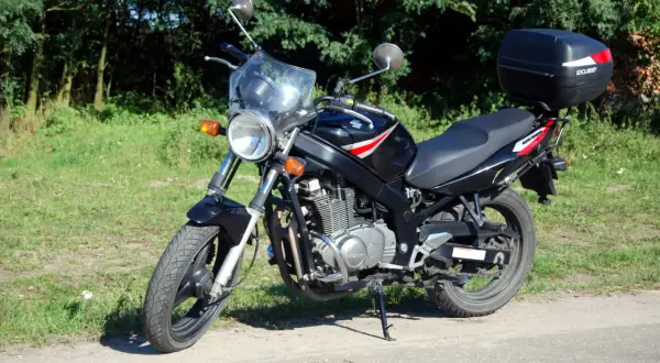 Suzuki GS 500: Bak 17 lub 20L? Spalanie, rezerwa i realny zasięg.
