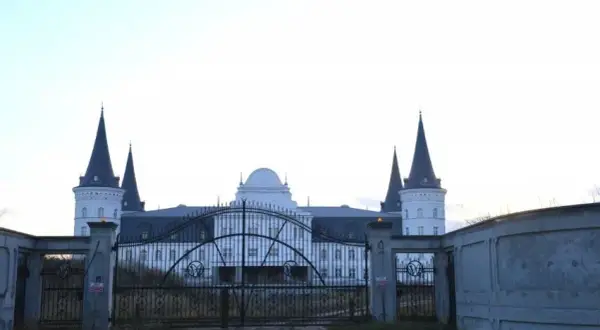 Hotel Cztery Wieże Katarzynin: Kiedy otwarcie? Poznaj prawdę!