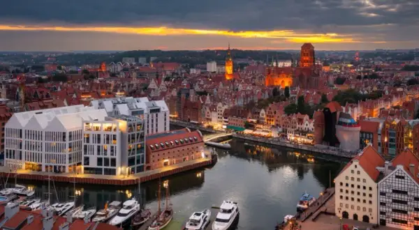 Październik: Gdzie polecieć po słońce, zwiedzanie lub city break?