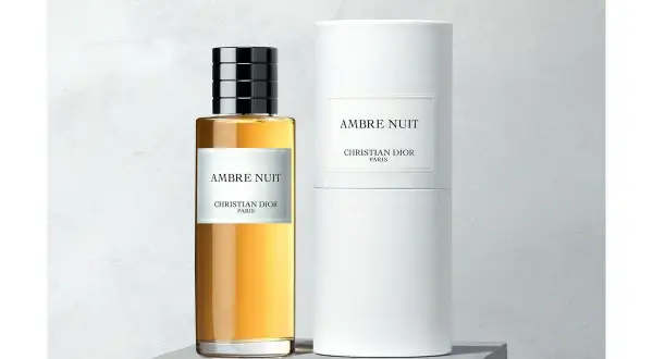 Elegancka butelka i opakowanie perfum Dior Ambre Nuit, emanujące luksusem i nocnym urokiem.