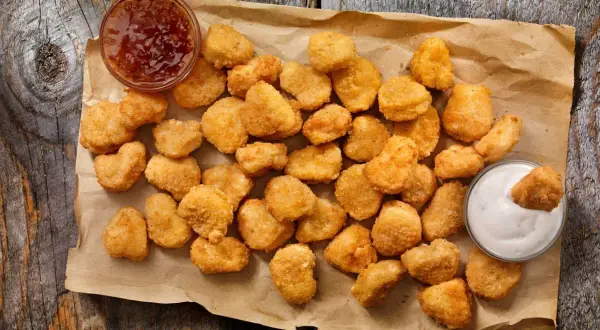 Jak zrobić kurczaka jak z KFC? Przepis na chrupkość i soczystość!