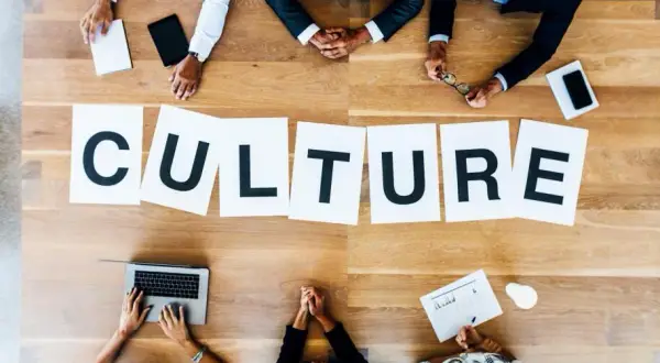 Tekst kultury: Definicja, przykłady. Czy wiesz, co to naprawdę jest?