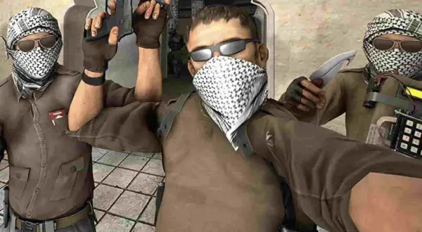 Trzech graczy w CS:GO pozuje do zdjęcia, jeden z pistoletem, drugi z nożem, wszyscy w chustach i okularach.