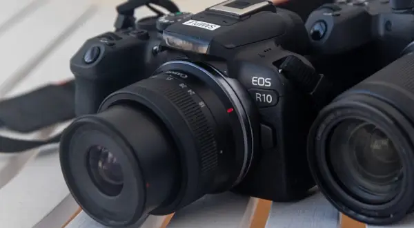 Canon R10 cameras with lenses, ready for any adventure. This model boasts impressive weather sealing for reliable shooting in diverse conditions.