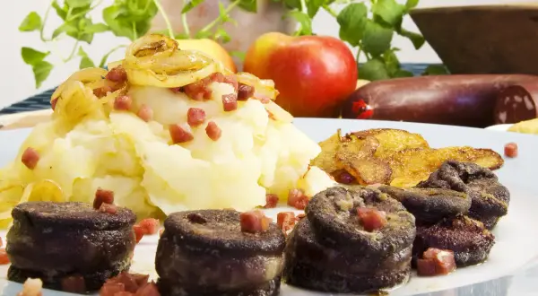 Co dodać do kaszanki, aby zaskoczyć smakiem i aromatem?