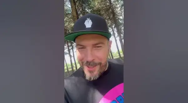 Kto śpiewa refren w tango porcjarza? O.S.T.R. i jego historia