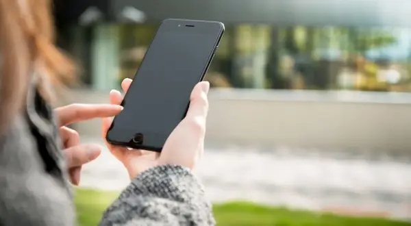 Gdzie dostanę telefon bez BIK i KRD? Sprawdzone opcje dla Ciebie