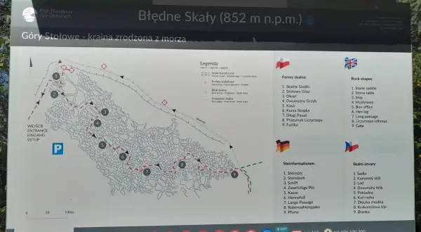 Mapa turystyczna Błędnych Skał z zaznaczoną trasą i formami skalnymi.