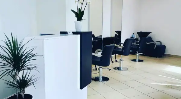 Ile się płaci za wynajem stanowiska fryzjerskiego? Sprawdź ceny i ukryte koszty