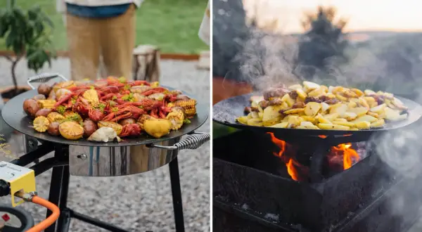 Kräftor, majskolvar och potatis tillagas på en muurikka. Ett härligt muurikka recept för utomhusmatlagning.