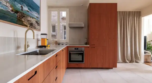 Cocinas modernas de madera: calidez, diseño y funcionalidad para tu hogar