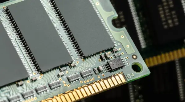 Ranking pamięci RAM DDR4: Jak wybrać najlepsze moduły do PC?
