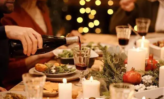 Ile kosztuje catering na Wigilię? Sprawdź ceny i opcje menu