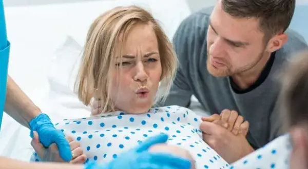Jak przeć w czasie porodu: 8 skutecznych technik dla mam