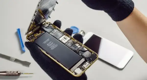 Wymiana baterii iPhone 11: Odzyskaj pełną moc! Koszty i opcje