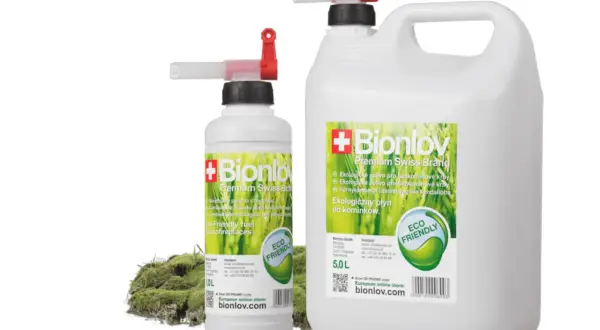 Dwa opakowania ekologicznego paliwa do biokominka Bionlov, jedno 10L, drugie 5L, z zielonym logo "Eco Friendly".