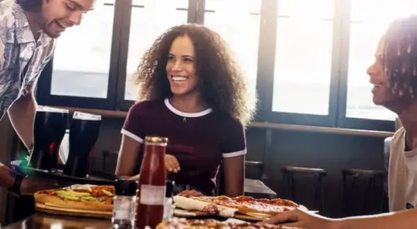 Ile pizz dziennie sprzedaje pizzeria? Zaskakujące statystyki sprzedaży