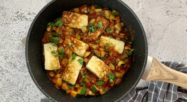 Jak smażyć halloumi, aby uzyskać idealną chrupkość i smak