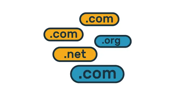 Etykiety z rozszerzeniami domen: .com, .net, .org. Wybór odpowiedniej domeny znaczenie ma kluczowe dla obecności w internecie.