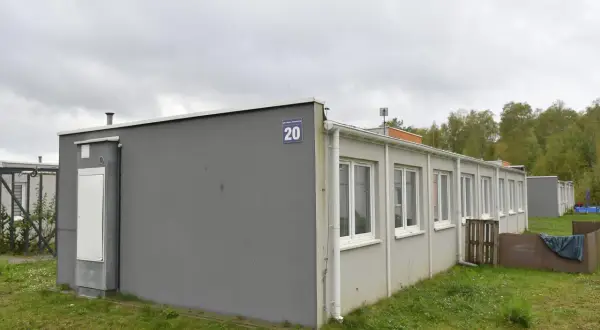 Budynek z numerem 20, gdzie komu przysługuje mieszkanie socjalne.