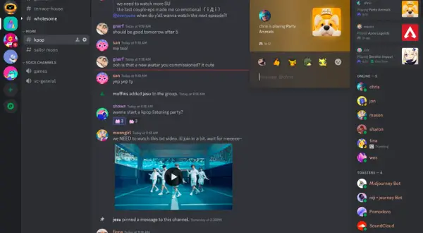 Zrzut ekranu z aplikacji Discord, pokazujący rozmowę na kanale #kpop, aktywność graczy i listę użytkowników online.