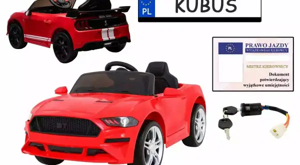 Czerwony samochodzik z tablicą "KUBUŚ" i dokumentem "Prawo Jazdy Wyjątkowego Kierowcy". Idealny dla małego mistrza kierownicy.