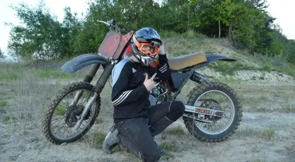 Honda CR 500 ile koni? Odkryj moc silnika i jego osiągi