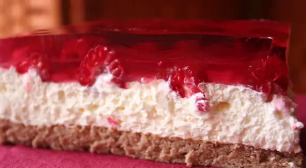 Przepis na ciasto z kremem mascarpone, które zachwyci każdego smakosza