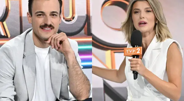 Krzysztof z Koła Fortuny, uśmiechnięty, w jasnej marynarce, obok prezenterki z mikrofonem TVP 2.