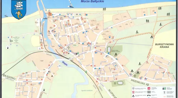 Mapa pokazuje Ustrońne nad Morzem Bałtyckim. Znajdziesz tu port, promenadę i liczne obiekty turystyczne.
