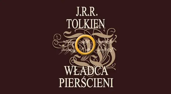 Okładka książki "Władca Pierścieni" J.R.R. Tolkiena z widocznym Pierścieniem i runami.