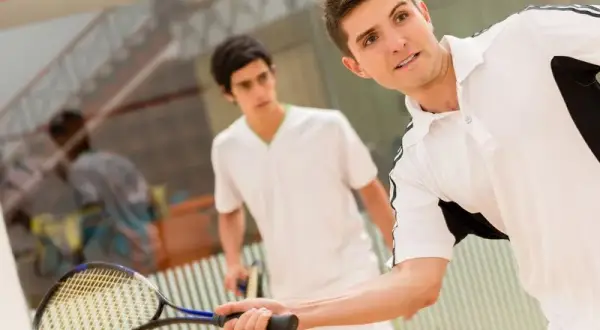 Ile kalorii spala squash? Sprawdź, jak efektywnie ćwiczyć!