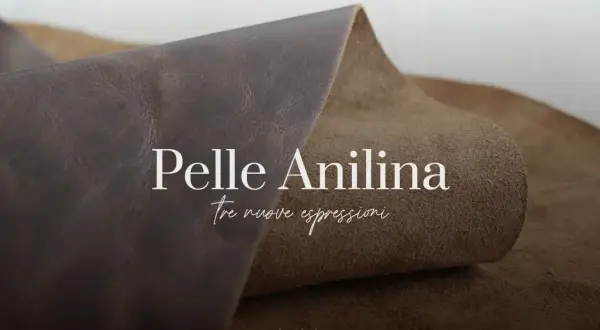 Pelle anilina: il suo significato è la morbidezza e la naturalezza. Due campioni di pelle mostrano la loro texture.