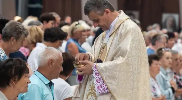 Grzechy a Komunia Święta: Kiedy spowiedź jest konieczna?