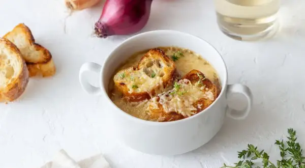 El Secreto de la Sopa de Cebolla: Receta y Caramelización Perfecta