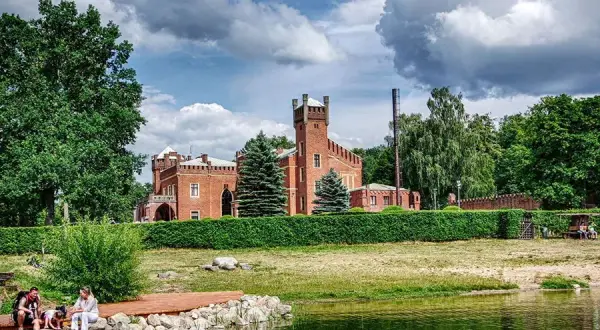 Karnity Zamek: Historia i zwiedzanie zamku w miejscowości Karnity