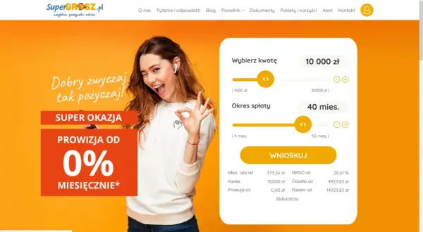 Super Grosz pozyczka: młoda kobieta pokazuje gest OK, obok formularz pożyczki online z promocją 0% miesięcznie.