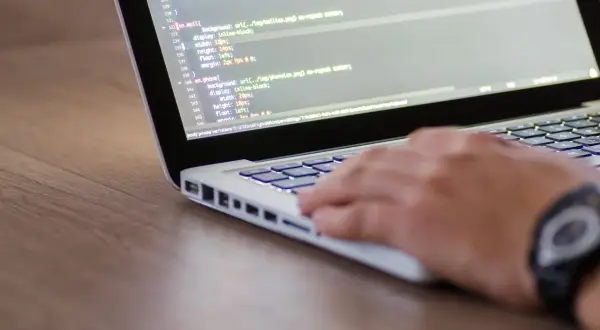 Centrowanie tekstu i elementów w HTML/CSS: Opanuj to raz na zawsze!