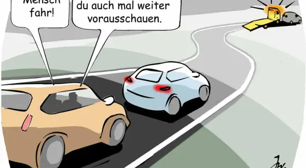 Ein Auto fährt dicht auf, während ein anderes mit Warnblinker am Straßenrand steht. Der Fahrer des vorderen Autos sagt: "Vielleicht solltest du auch mal weiter vorausschauen." Defensives Fahren ist wichtig.